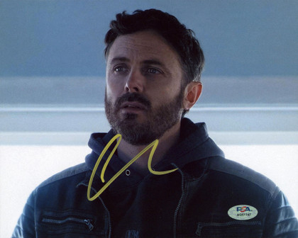 Casey Affleck The Instigators Authentic Signed 8x10 Photo PSA/DNA #AQ51747