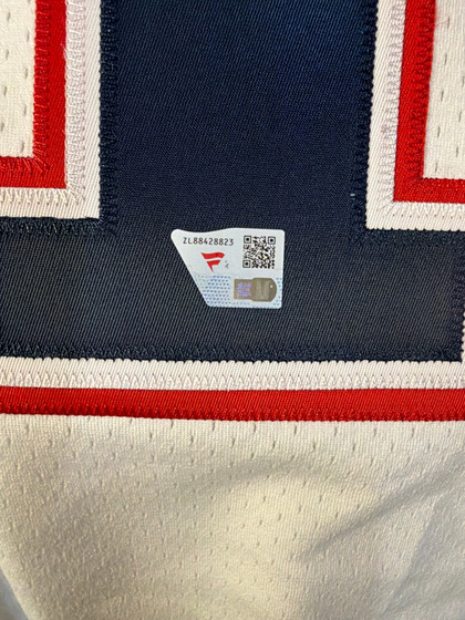 Tom Brady Signed New England Mitchell & Ness White 2000 Authentic Football Jersey (Fanatics XD21609524)