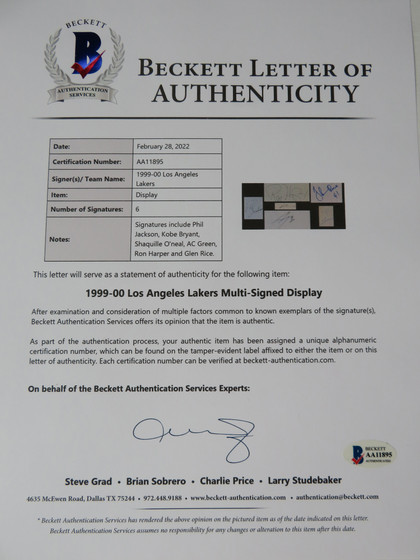 1999-2000 Los Angeles Lakers Team Signed Framed Display