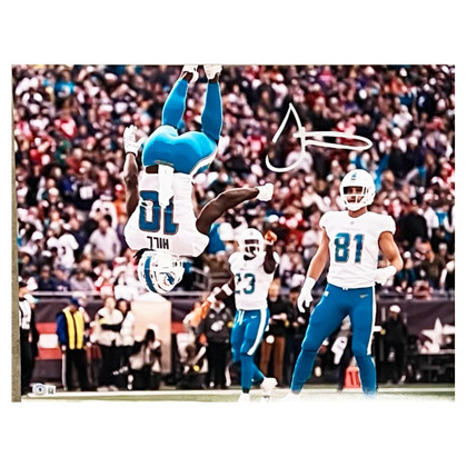 Tyreek Hill Signed Miami Flipping 16x20 Football Photo (Beckett)