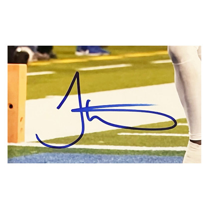 Tyreek Hill Signed Miami Touchdown 16x20 Football Photo (Beckett)