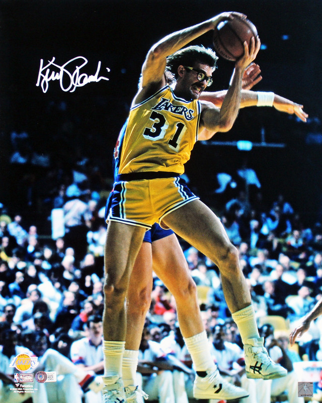 希少✨Christian Louboutin バスケットボール 23AW 展示会 Lakers Kurt Rambis Authentic Signed 8x10 Rebounding Photo BAS