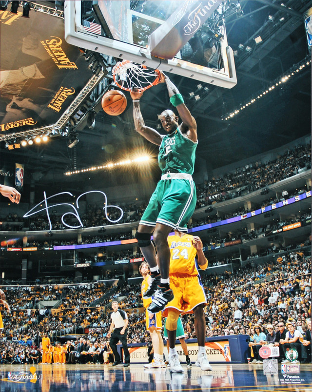 Lakers Shaquille O'Neal Signed 16x20 Vertical Dunk Photo Purple