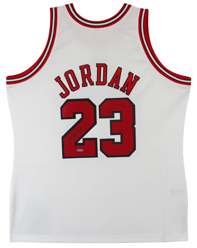 Bulls Michael Jordan Signed 97-98 White Nike HWC Authentic Jersey
