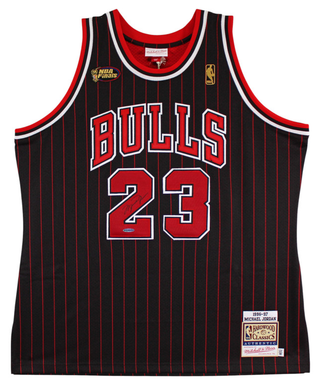 Bulls Michael Jordan Signed Black M&N 1997-98 HWC Authentic Jersey