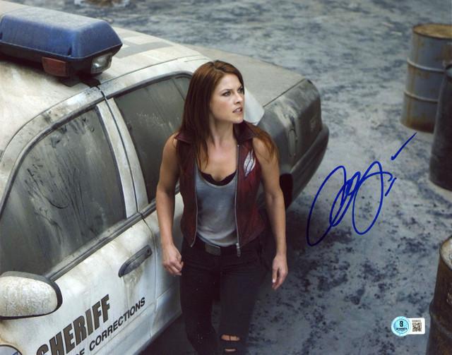 Dominique Swain Lolita Authentic Signed 8x10 Horizontal Photo BAS