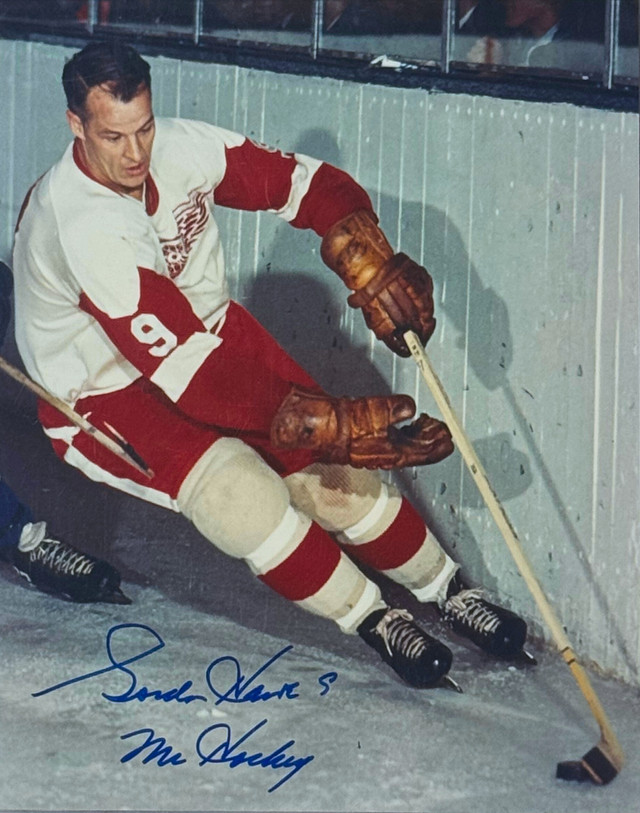 Red Wings Gordie Howe Signed Photo Red Wings Gordie Howe Signed Photo