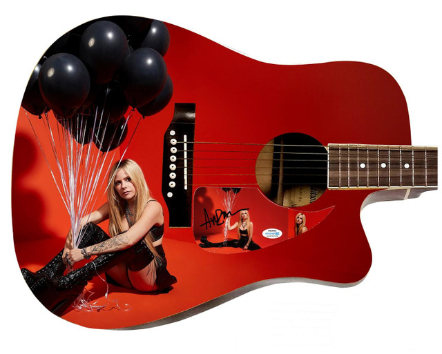 Avril Lavigne 来日シークレットライブ 非売品 はちまき 絵馬 Avril Lavigne Sexy Spread Signed Custom Graphics Photo Guitar ACOA -