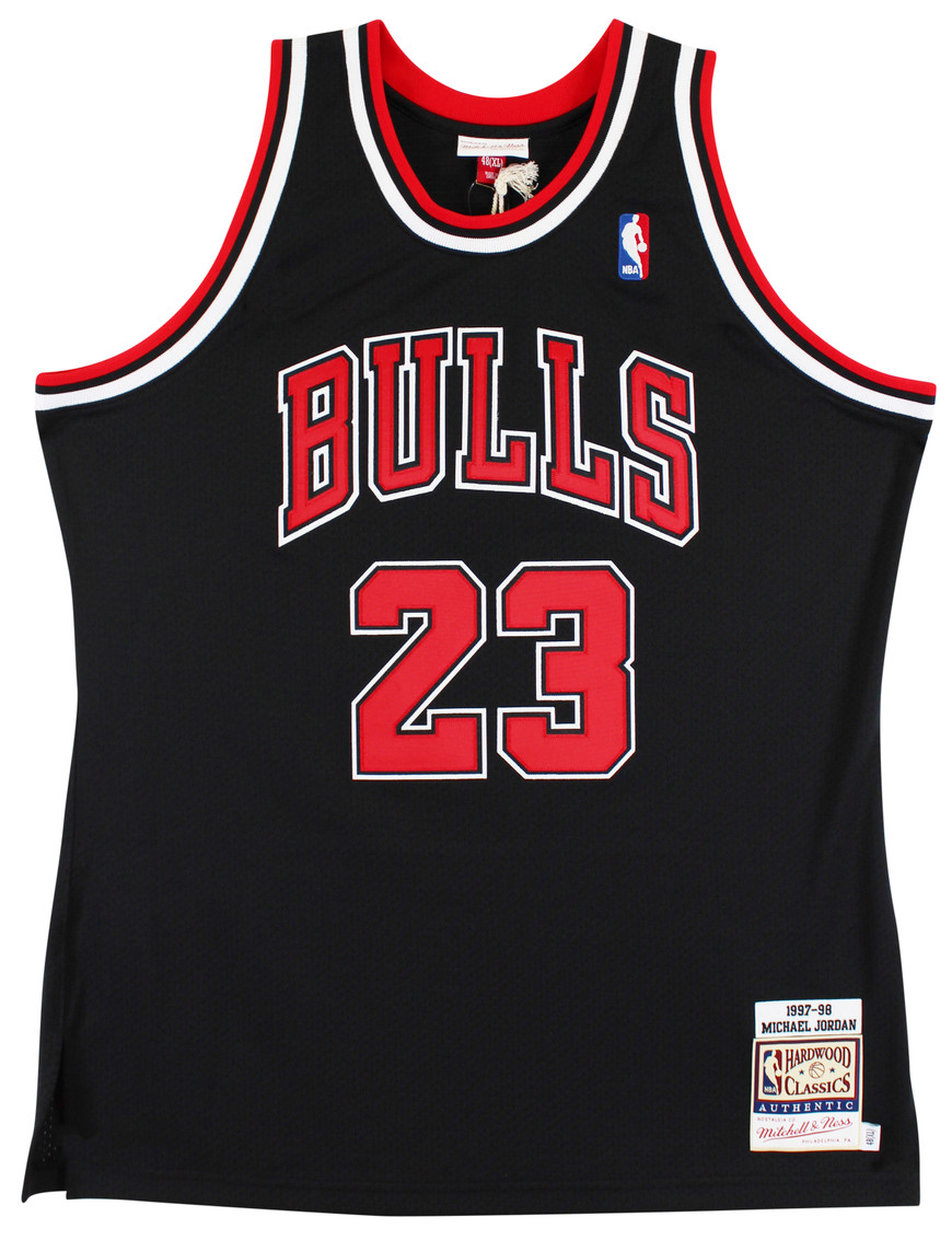 Bulls Michael Jordan Signed Black M&N 1997-98 HWC Authentic Jersey