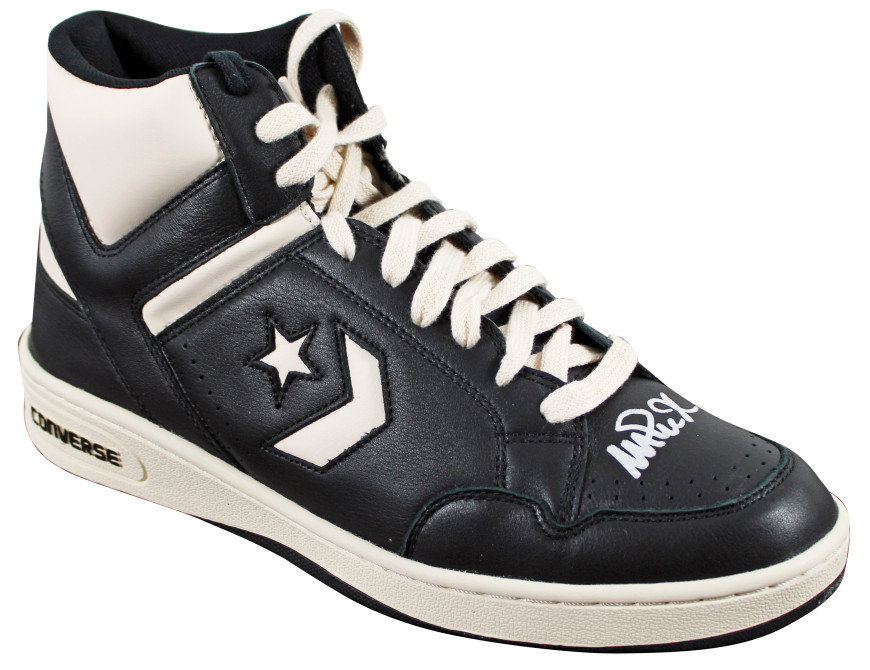 Lakers Magic Johnson Signed Right Black & White Converse Weapon