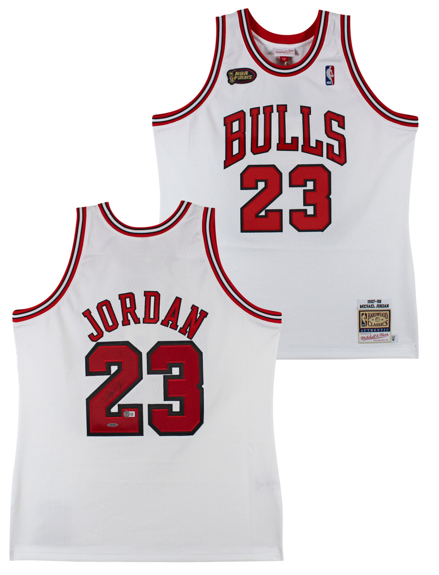 Bulls Michael Jordan Signed White 1997-98 M&N HWC Authentic Jersey