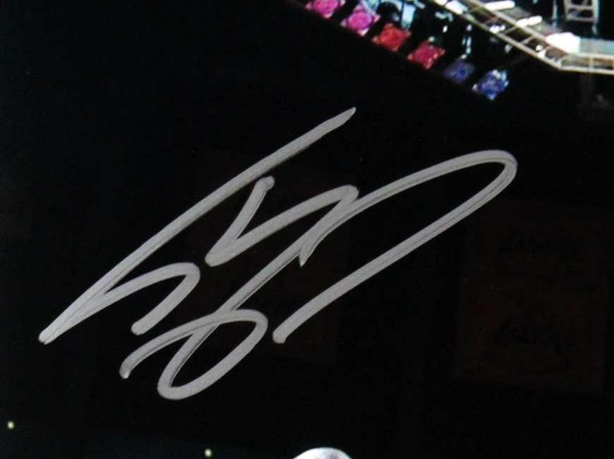 Lakers Shaquille O'Neal Signed 16x20 Vertical Photo Vs Sixers BAS