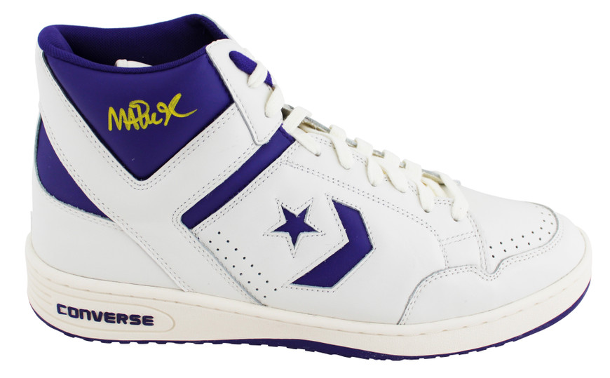 Lakers Magic Johnson Signed Right Purple & White Converse Weapon