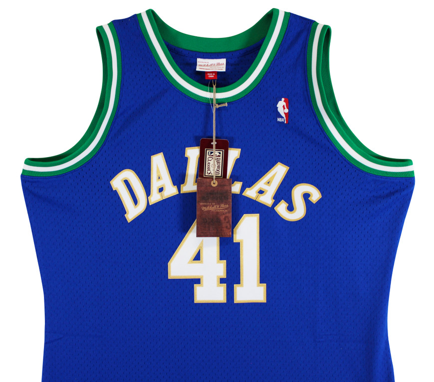 Mavericks Dirk Nowitzki Signed Blue M&N 98-19 HWC Swingman Jersey