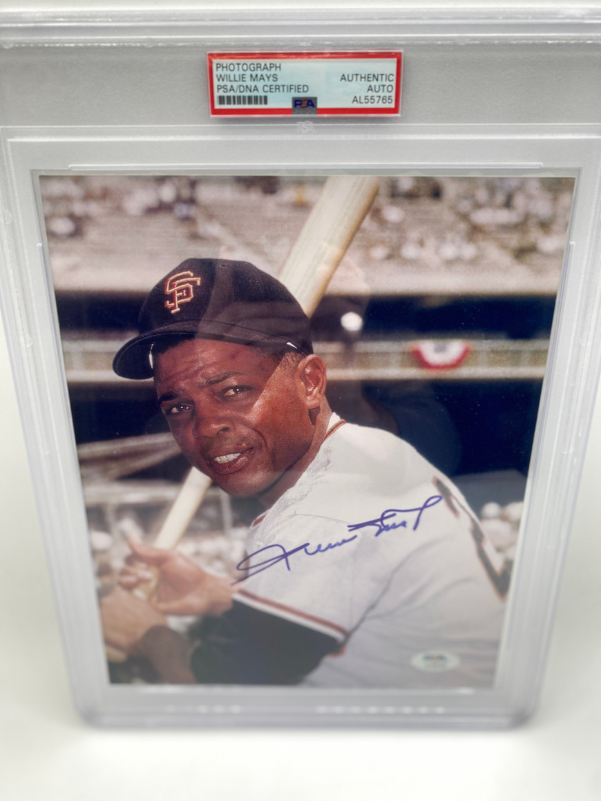 WILLIE MAYS SIGNED 8x10 PHOTO - (Signed Photo)