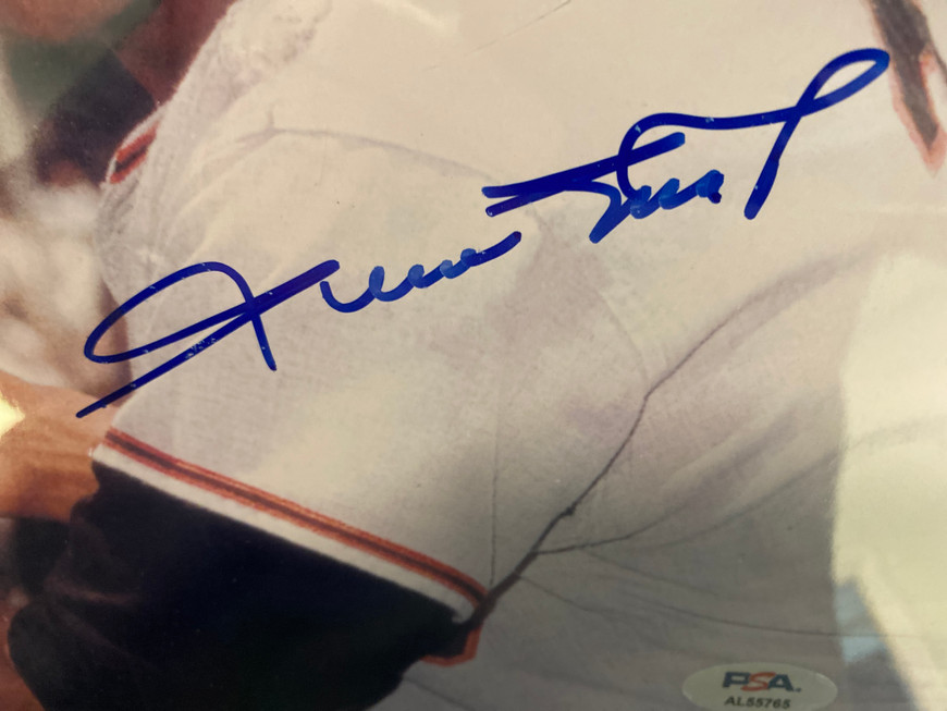 WILLIE MAYS SIGNED 8x10 PHOTO - (Signed Photo)