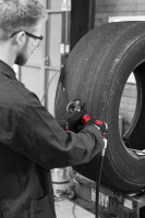 Chicago Pneumatic Extended Low-Speed Air Tire Buffer | CP873C-HDES | 3500 RPM | 7/16" Hex Quick-Change Chuck