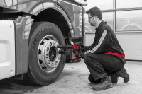 Chicago Pneumatic Battery Torque Wrench | CP8609C-C PACK 36V 2.5AH | 220 - 665 (ft-lbs) Torque Range | 1" Square Drive