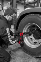 Chicago Pneumatic Battery Torque Wrench | CP8609TC-xCT PACK 36V 2.5AH | 220 - 665 (ft-lbs) Torque Range | 1" Square Drive