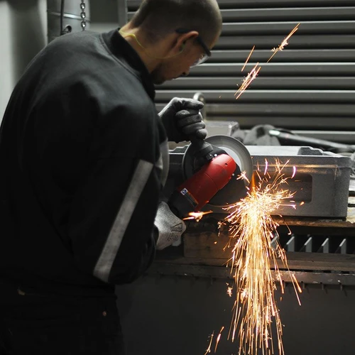 Chicago Pneumatic CP3850-60AB9V Angle Wheel Grinder | 2.8 HP | 6,000 RPM | 9" Max Wheel Capacity