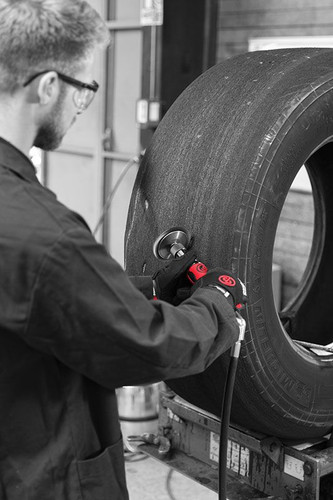 Chicago Pneumatic Extended Low-Speed Air Tire Buffer | CP873C-HDES | 3500 RPM | 7/16" Hex Quick-Change Chuck