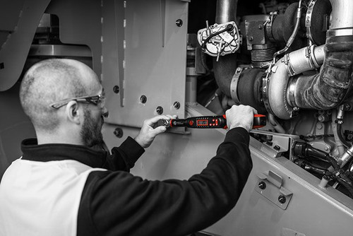 Chicago Pneumatic Electronic Torque Wrench | CP8922 | 32-625 (ft-lbs) Torque Range | 3/4" Square Drive