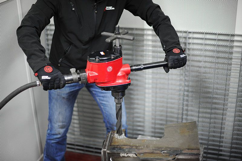 Chicago Pneumatic CP1820R32 Corner Drill | 2.82 HP | 380 RPM | 145 (ft.-lbs.) Stall Torque | 1-1/4" Chuck