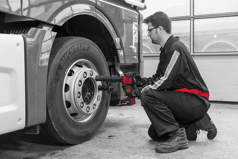 Chicago Pneumatic Battery Torque Wrench | CP8609C-C PACK 36V 2.5AH | 220 - 665 (ft-lbs) Torque Range | 1" Square Drive