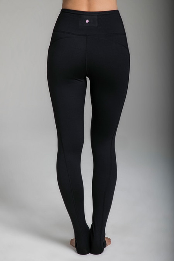 black yoga pants with pockets