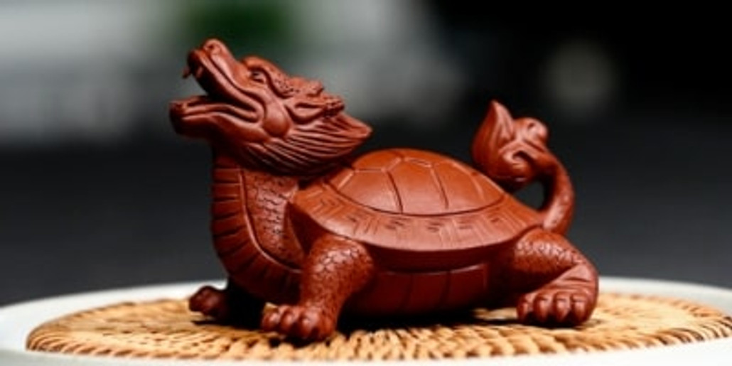 The Fascinating History of Japanese Tea Pets: Uncovering an Ancient Tradition!