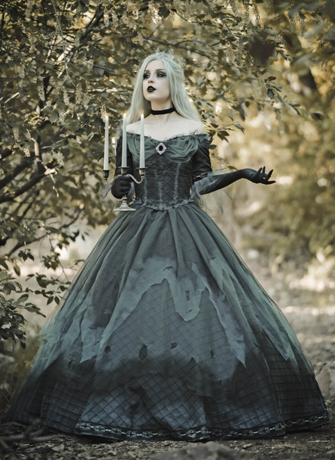 Simplicity S3228 | Simplicity Sewing Pattern Misses' Phantom Queen Fantasy Costume by Raine Emery