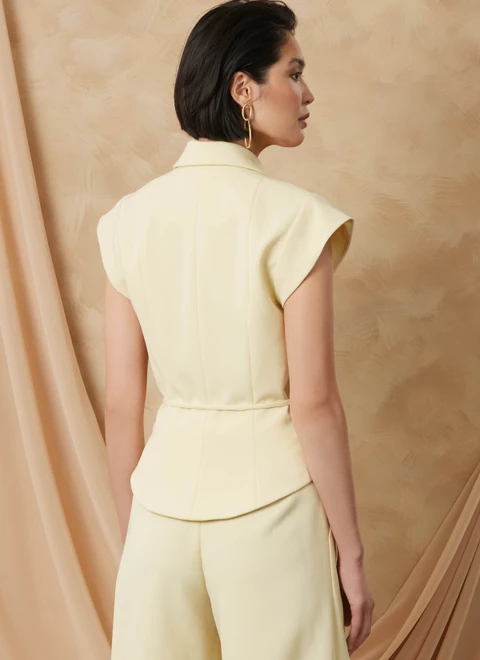 Vogue Patterns V2188 | Vogue Patterns Misses' Structured Top With Tie Belt, Shorts And Pants