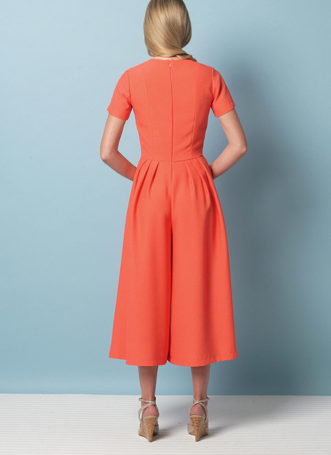Vogue Patterns V9075 | Misses'/Misses' Petite Gathered Dress and Pleated Jumpsuit