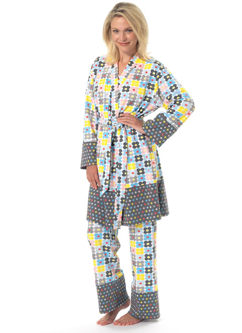 McCall's Patterns M2476 Misses' Robe, Nightgown Or Top and Pull-On Pants Or  Shorts, Size Y (SM-MED-LRG) : : Home