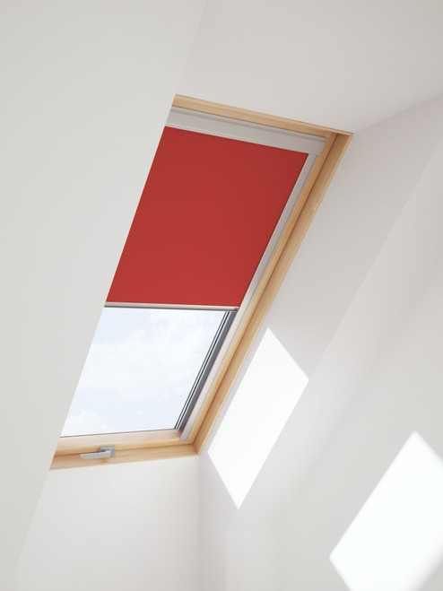 YARDLITE Blackout Blind Red 4213 in-situ