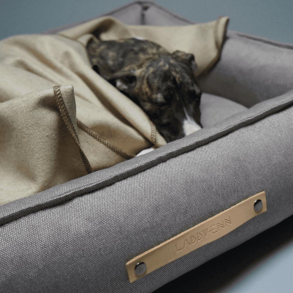 TÖVE Luxury High Side Dog Bed by Labbvenn in Anthracite