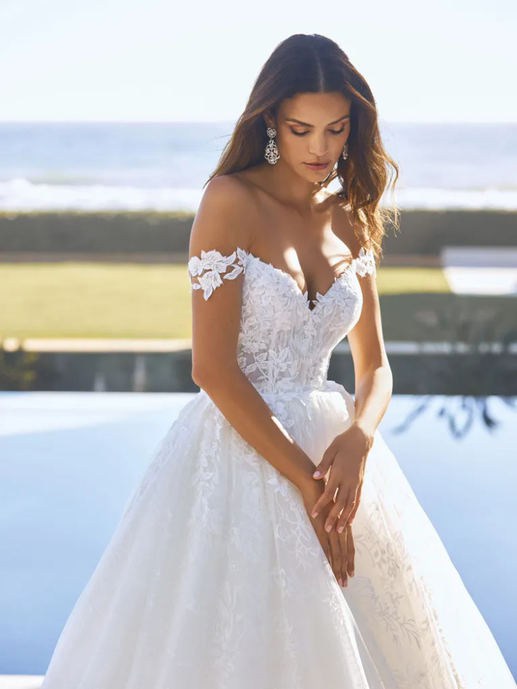 Sweetheart clearance wedding gowns