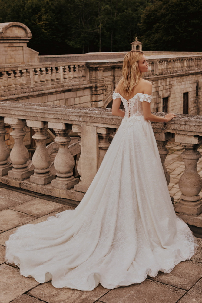 Esmée 2023 long sleeve lace wedding dress