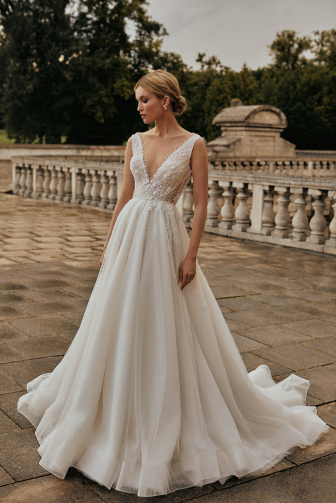 A-line Wedding Dress With Floral Beaded Bodice And Tulle Skirt | Kleinfeld  Bridal