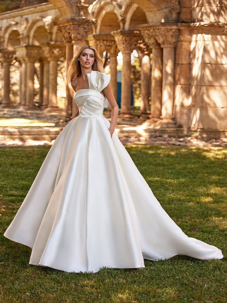 KAROLINA | Strapless princess-cut Mikado wedding dress | Pronovias