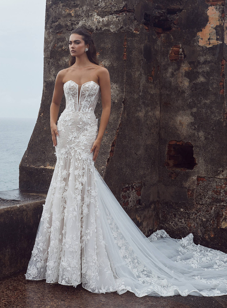 Strapless Lace Mermaid Wedding Dress With Sweetheart Neckline