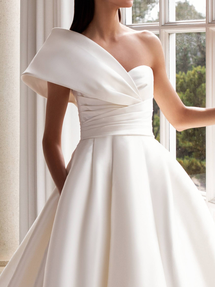 Sedna Wedding Gown By Pronovias Barcelona