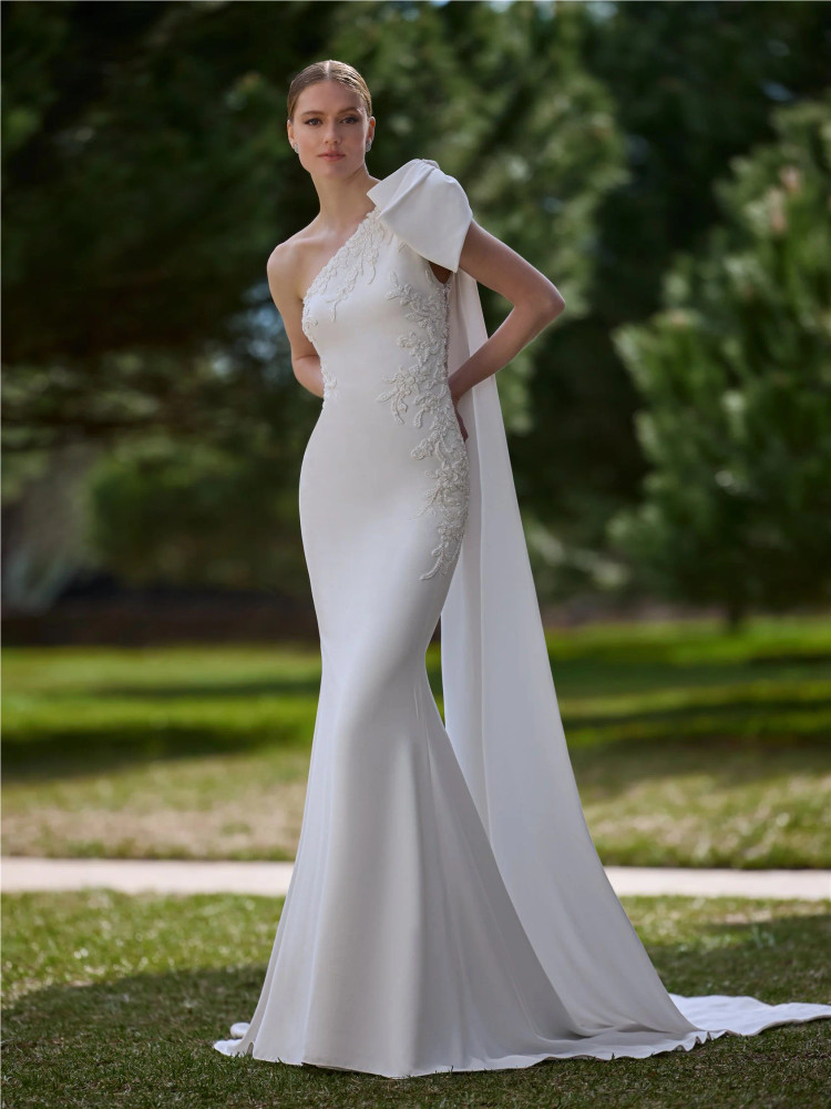 Neua Wedding Dress by Pronovias Mermaid dress with asymmetrical neckline