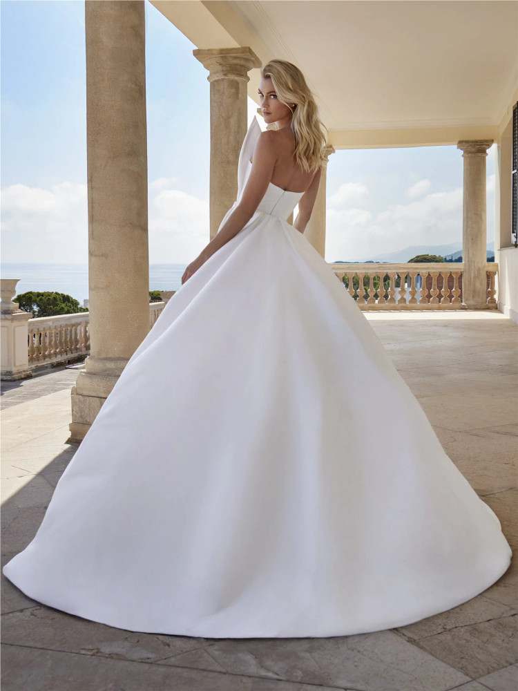 Kaling Wedding Dress by Pronovias Strapless column dress