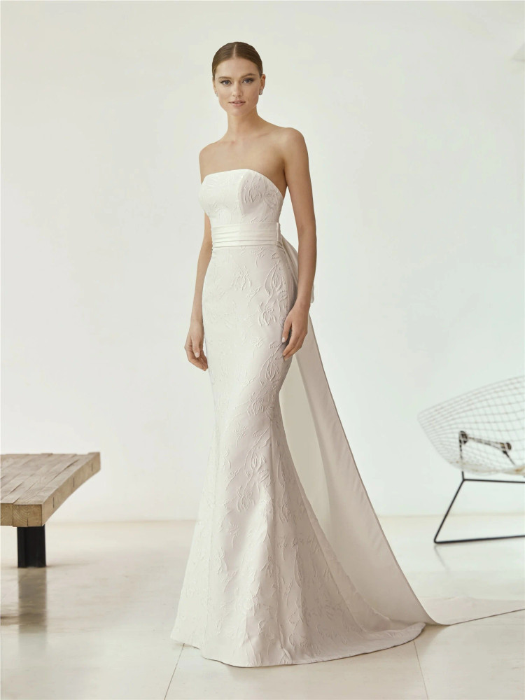 Rhimes Wedding Dress by Pronovias Strapless mermaid dress