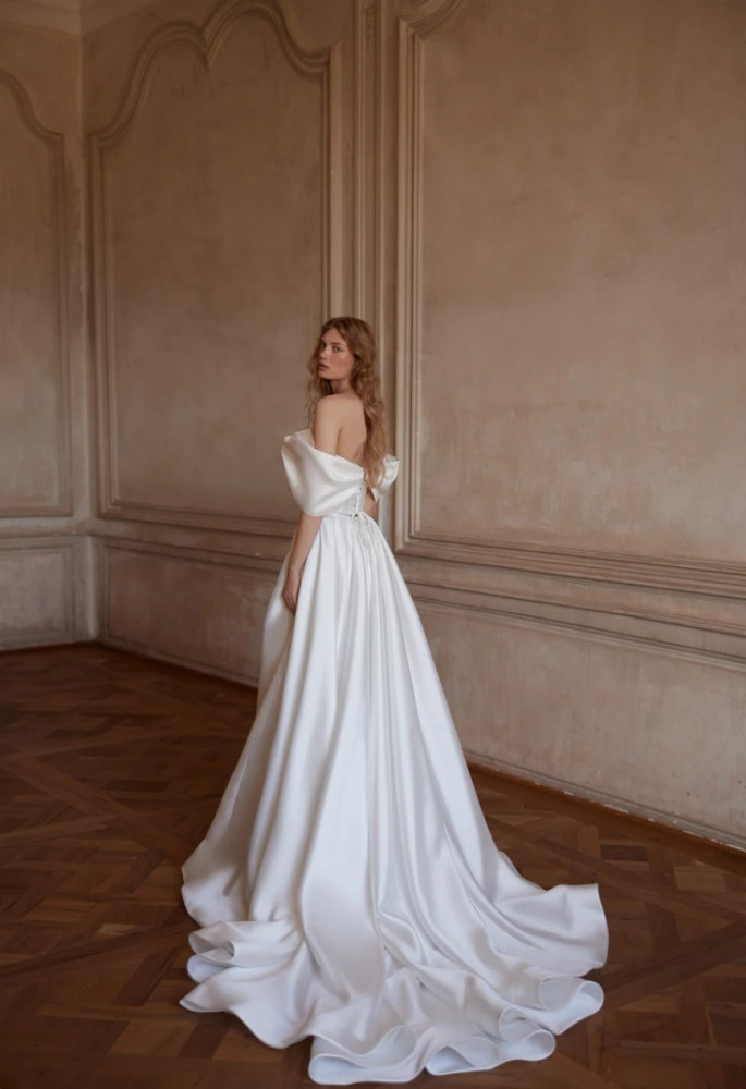 Lantana Wedding Gown By Pollardi Bridal Daria Karlozi 2 pcs set