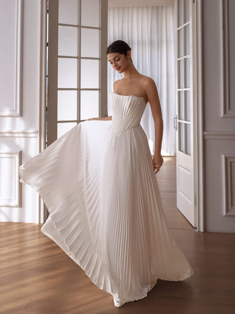 Hera Basque Waist Pleated Wedding Dress
