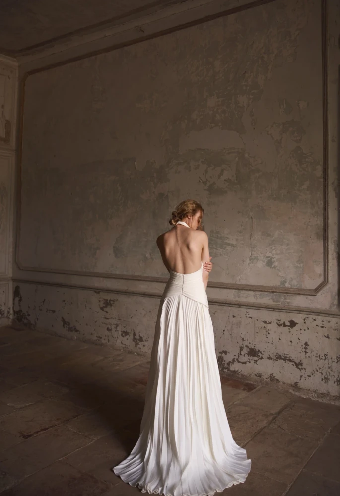 Gardenia Crepe Wedding Gown By Daria Karlozi by Pollardi Bridal 
