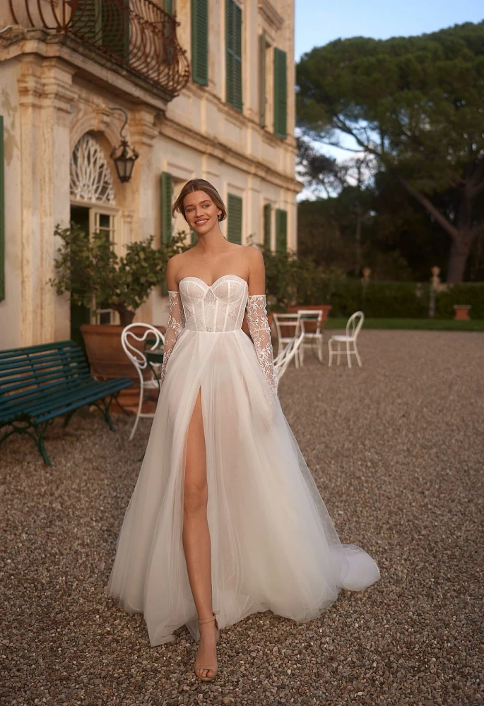 Soulful Wedding Gown By Daria Karlozi by Pollardi Bridal 