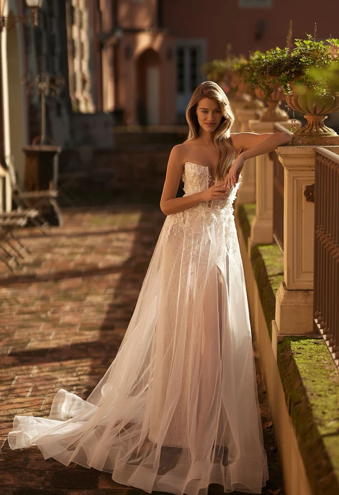 Whimsy Wedding Gown By Daria Karlozi by Pollardi Bridal 